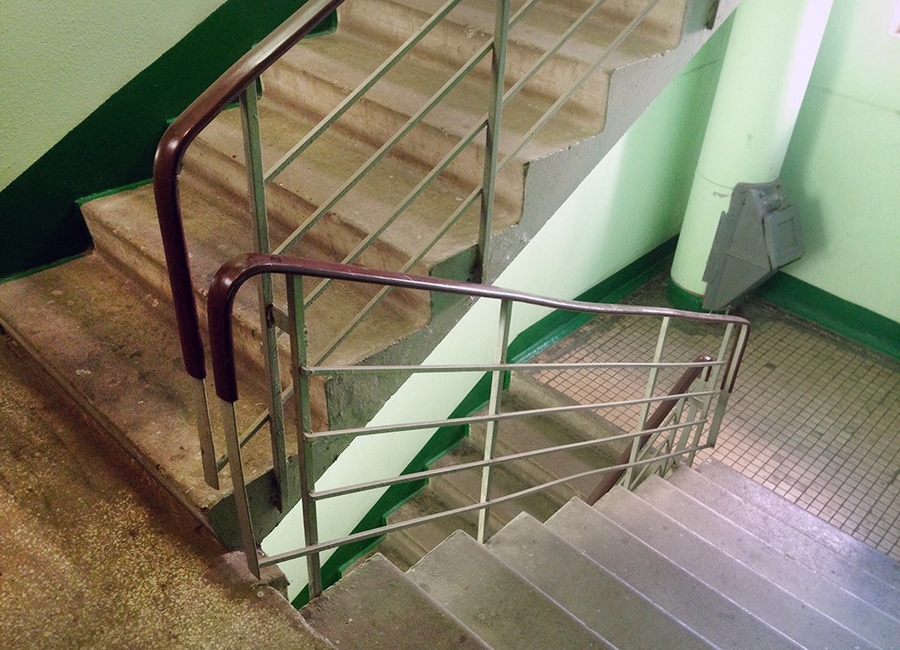 Падения с лестниц, из окон: гатчинским медикам не дают скучать пьяные пациенты